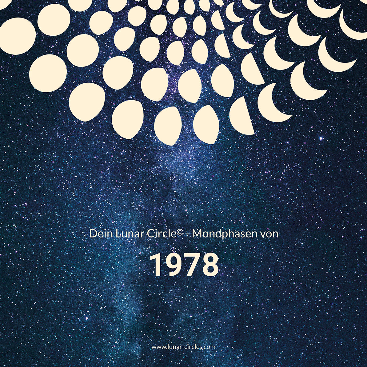 Lunar Circle Poster 1978, A3 in Mond Gelb mit rundem Mondphasen-Muster, Universum-Hintergrund und Personalisierungsmöglichkeit, Geschenk – Kunst von Theresa Lambrecht