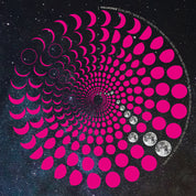 Lunar Circle Poster 1971, A3 in Mond Pink mit rundem Mondphasen-Muster, Universum-Hintergrund und Personalisierungsmöglichkeit, Geschenk – Kunst von Theresa Lambrecht