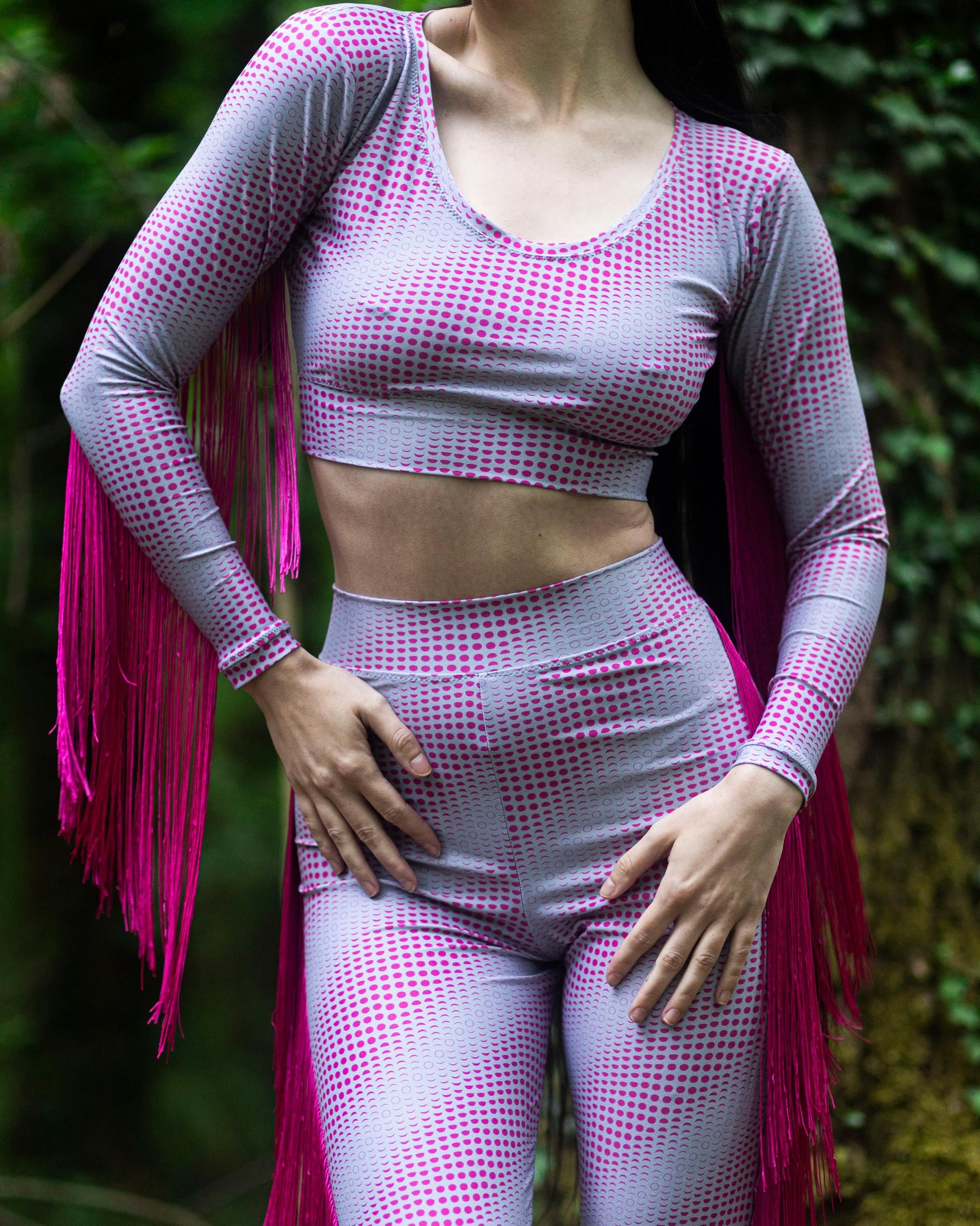 Lunar Circles Fashion – Bodysuit, Bikini, Scarfs, Leggings, Shorts oder Top mit einzigartigem Moon Phases Pattern, inspiriert von echten Mondjahren