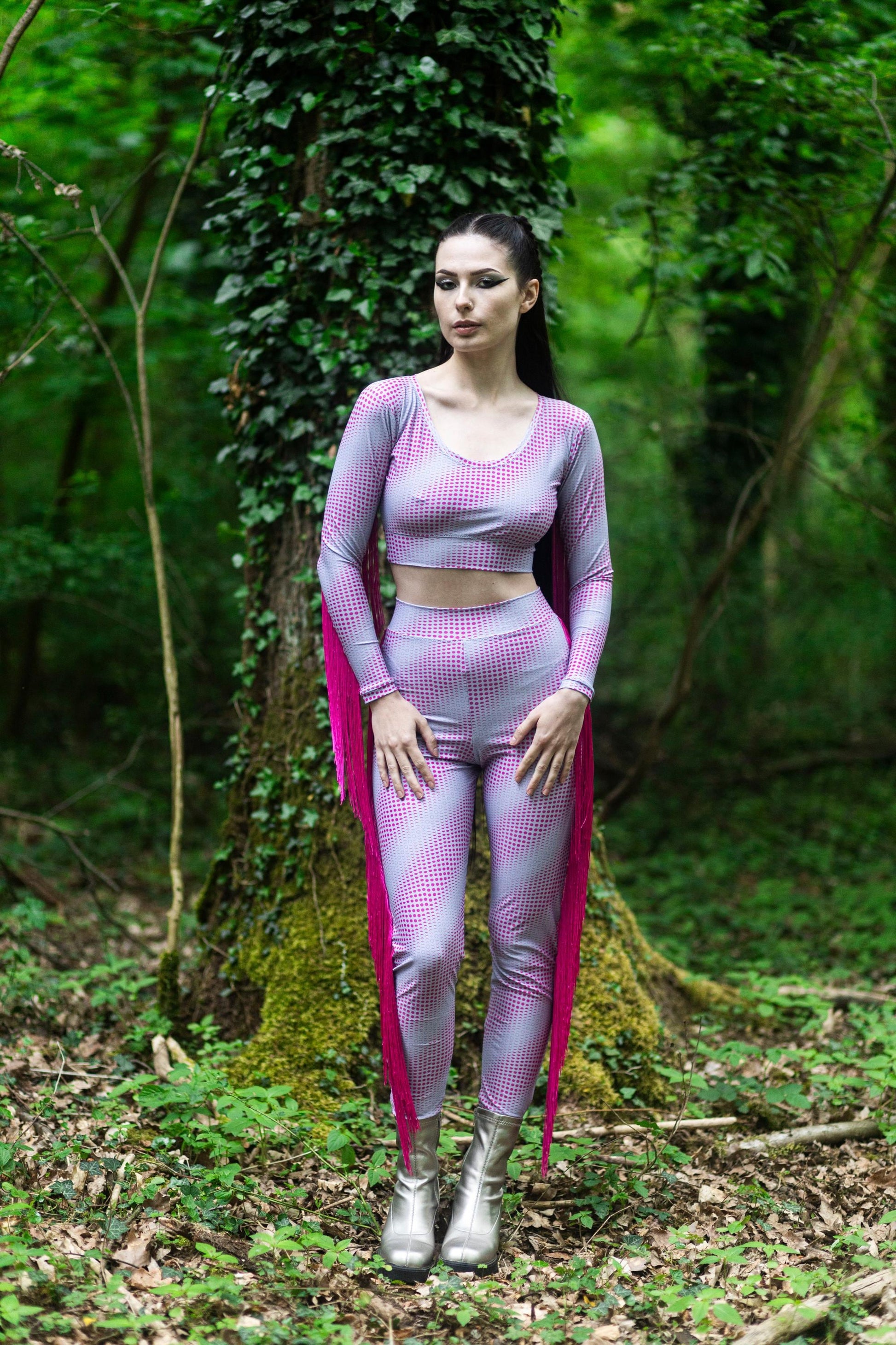 Lunar Circles Fashion – Bodysuit, Bikini, Scarfs, Leggings, Shorts oder Top mit einzigartigem Moon Phases Pattern, inspiriert von echten Mondjahren