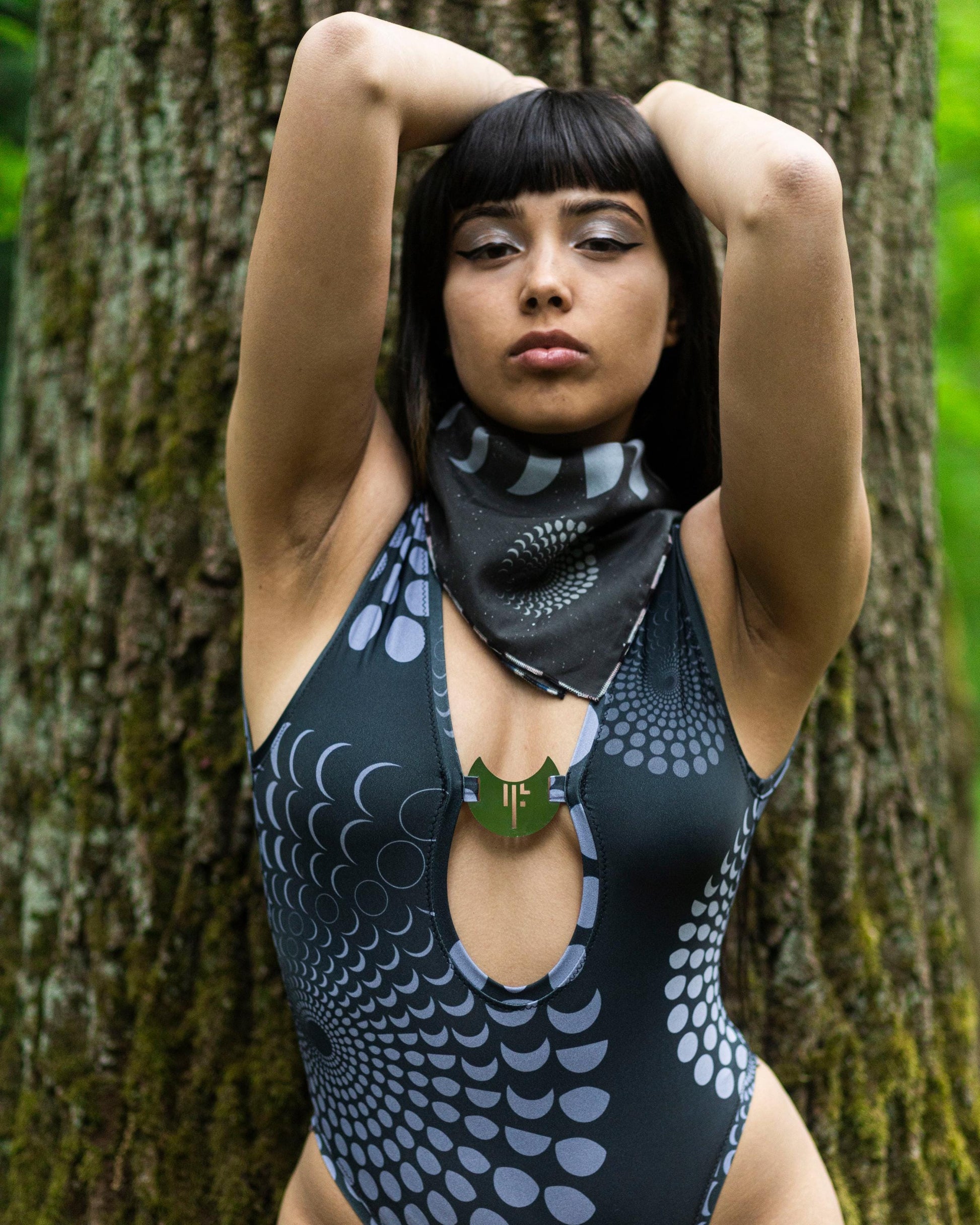 Lunar Circles Fashion – Bodysuit, Bikini, Scarfs, Leggings, Shorts oder Top mit einzigartigem Moon Phases Pattern, inspiriert von echten Mondjahren