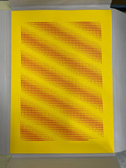 3650 Moons Limitierte Edition – Siebdruck Mondkunst in Gelb von Theresa Lambrecht, kosmisches Muster auf 50x70 cm Papier.