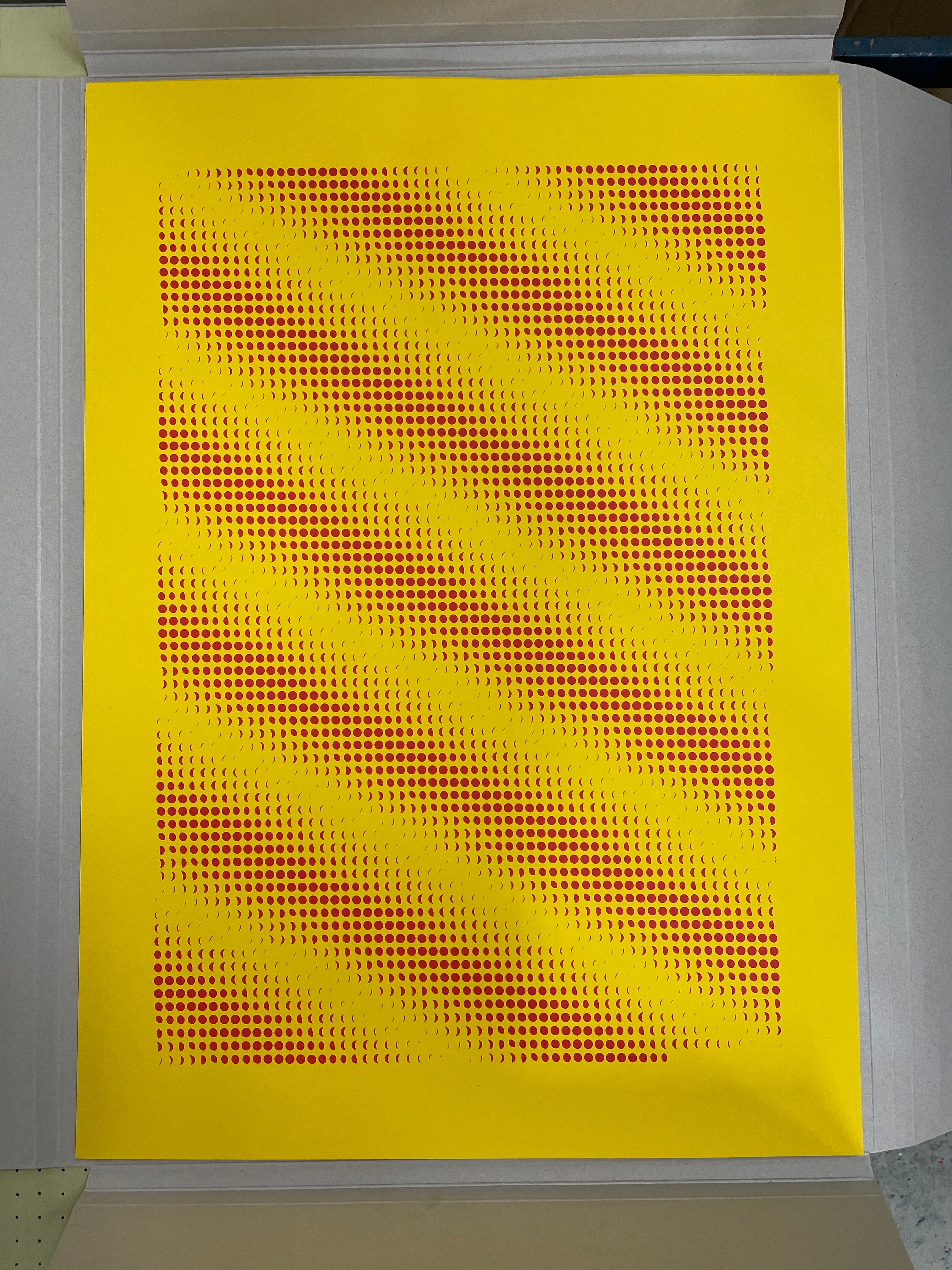 3650 Moons Limitierte Edition – Siebdruck Mondkunst in Gelb von Theresa Lambrecht, kosmisches Muster auf 50x70 cm Papier.